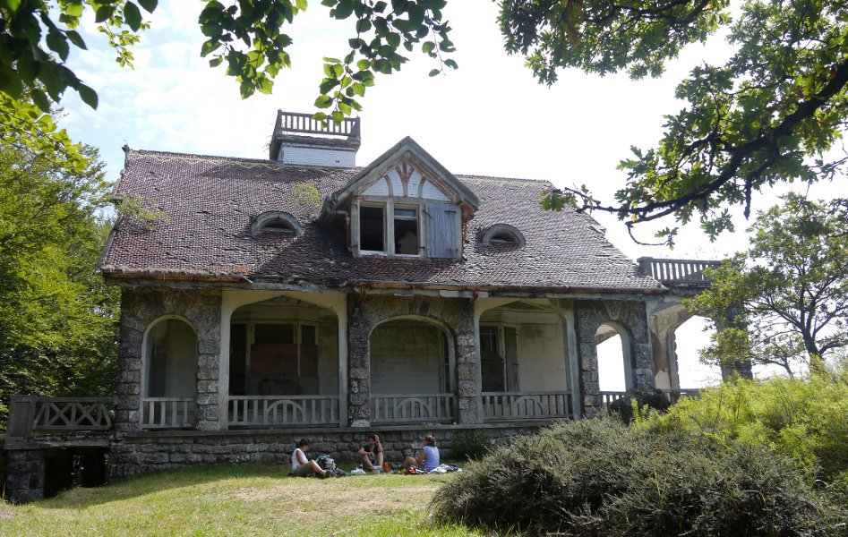 Aizkolegiko jauregia, Bertizarana