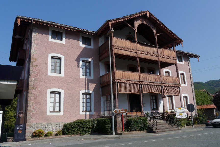 Etxea, Oronoz-Mugairi