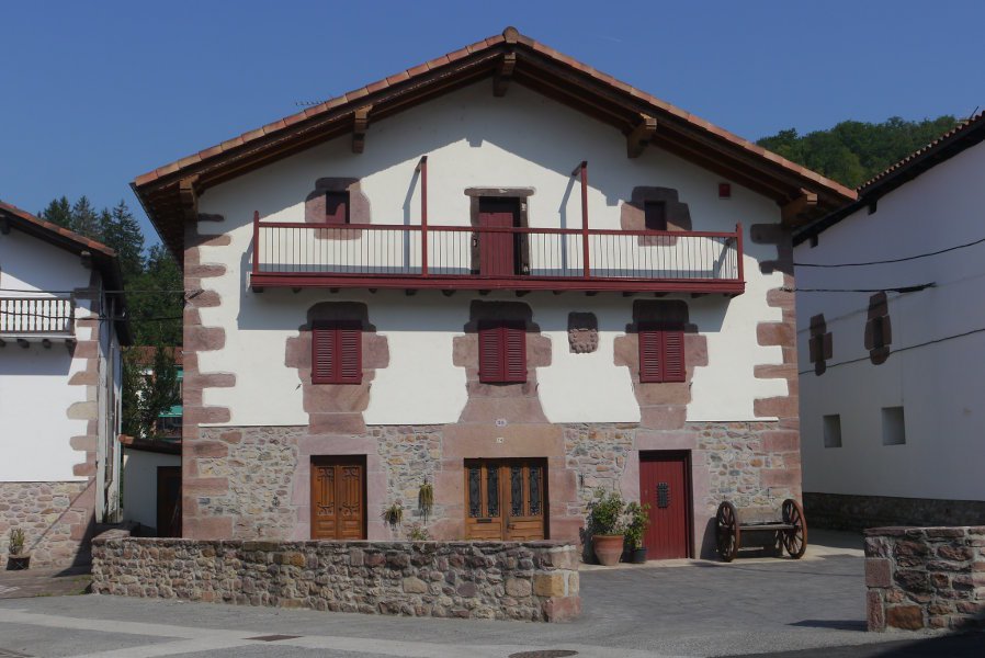 Etxea, Oronoz-Mugairi