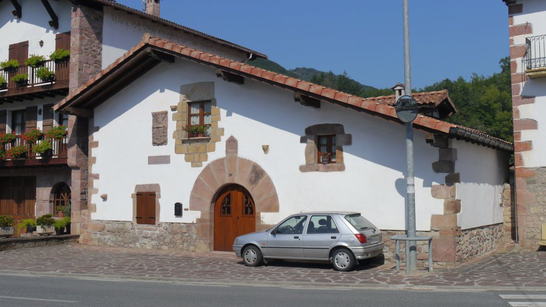 Etxea, Oronoz-Mugairi