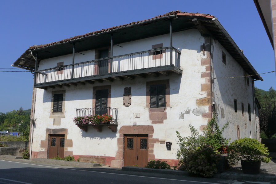 Etxea, Oronoz-Mugairi