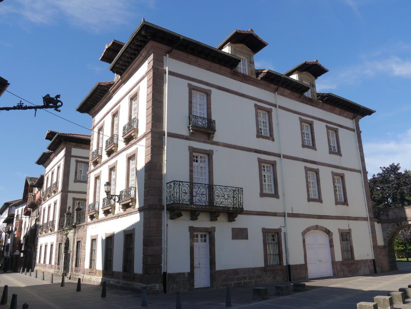 Arizkunenea jauregia, Elizondo