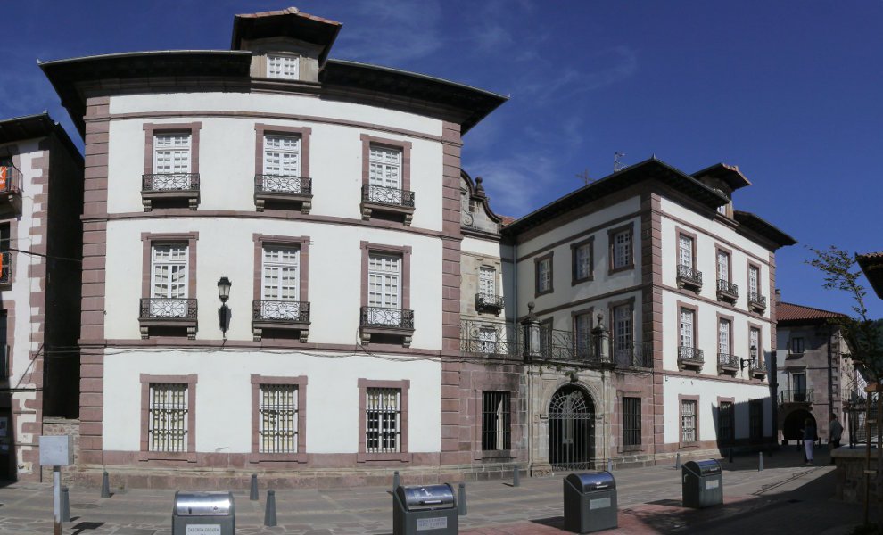 Arizkunenea jauregia, Elizondo