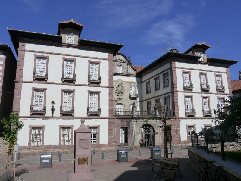 Arizkunenea jauregia, Elizondo