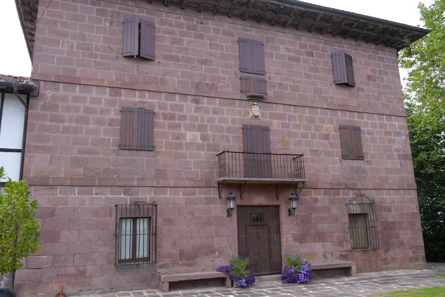 Apeztegia jauregia, Erratzu