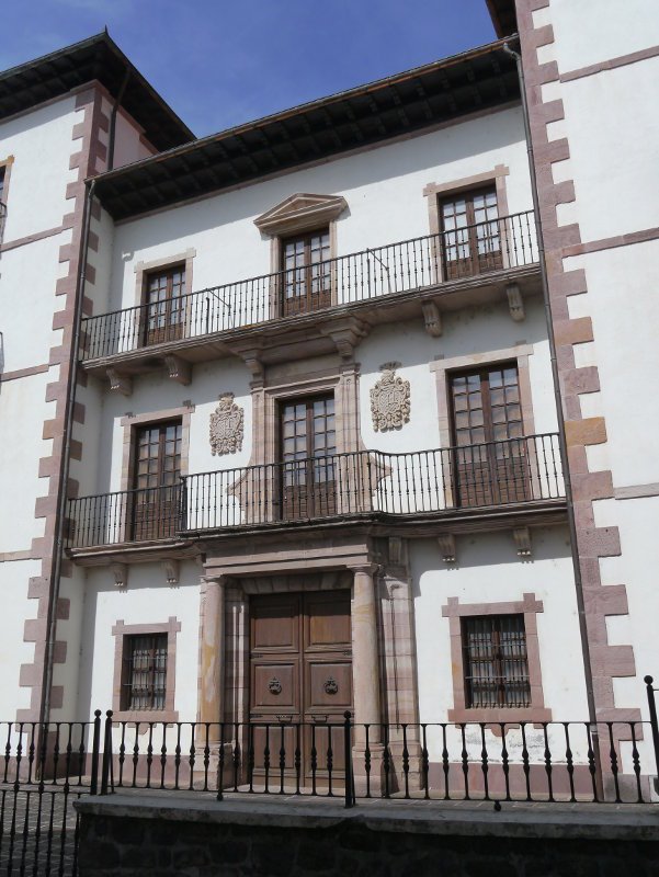 Goienetxe jauregia, Erratzu