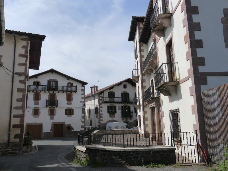 Goienetxe jauregia, Erratzu