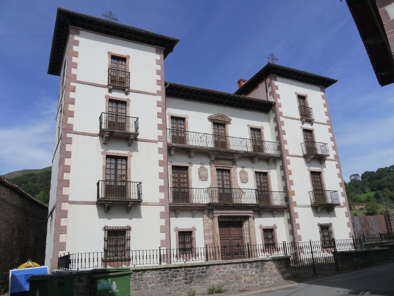 Goienetxe jauregia, Erratzu