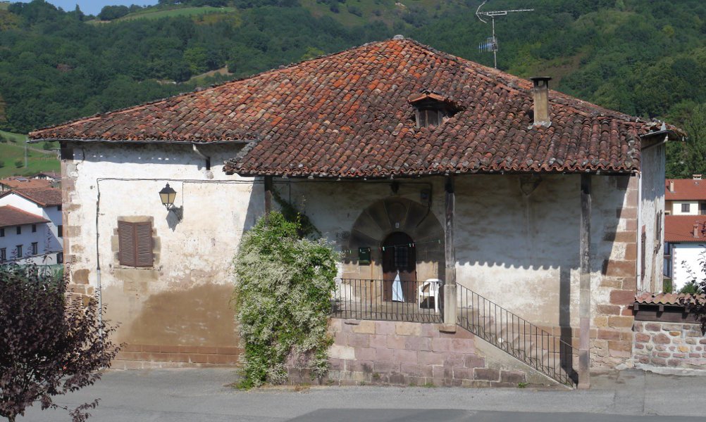 Bikuña jauregia, Arraioz