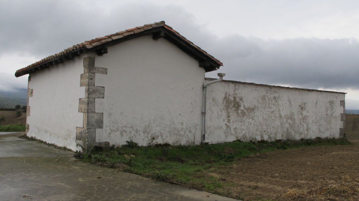 San Juan ermita Mezkiako hilerrian