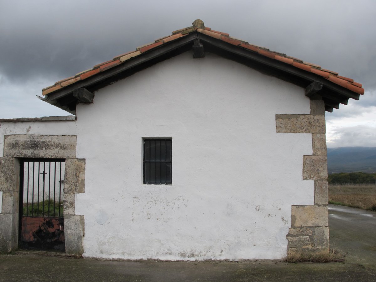 San Juan ermita Mezkiako hilerrian