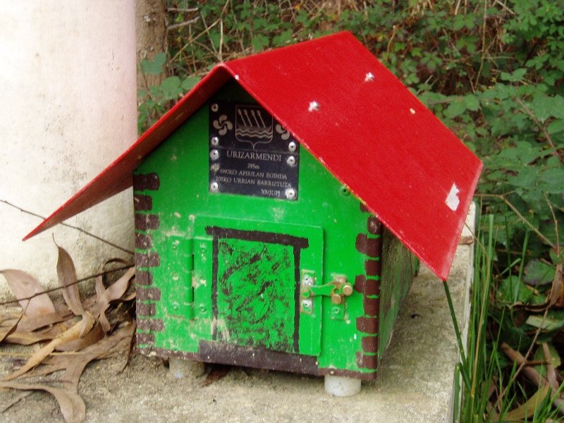 Urizarmendiko txartelontzia