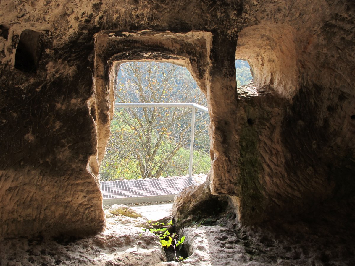 Ermitaren gaineko koba, Faido