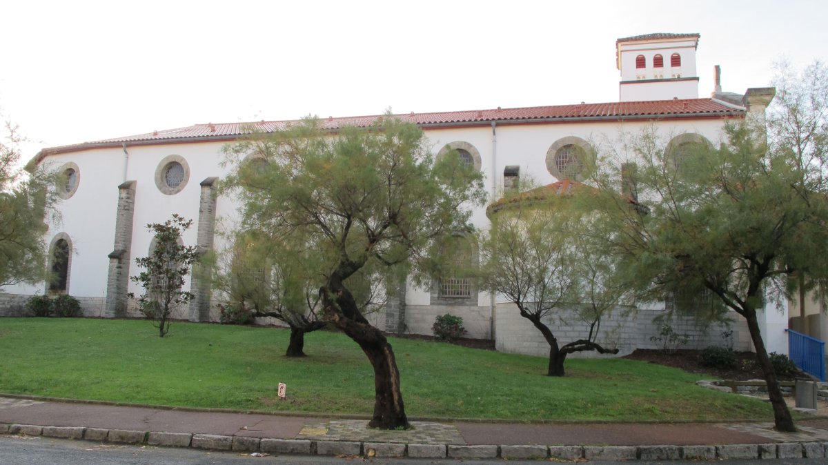 Santa Ana eliza, Hendaia