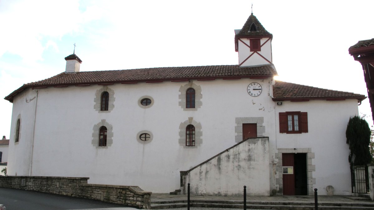 Saint Pierre eliza, Hiriburu