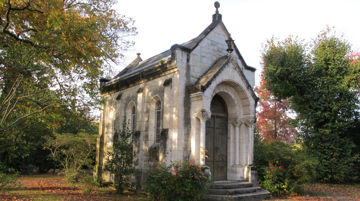 Chouhour ermita, Hiriburu