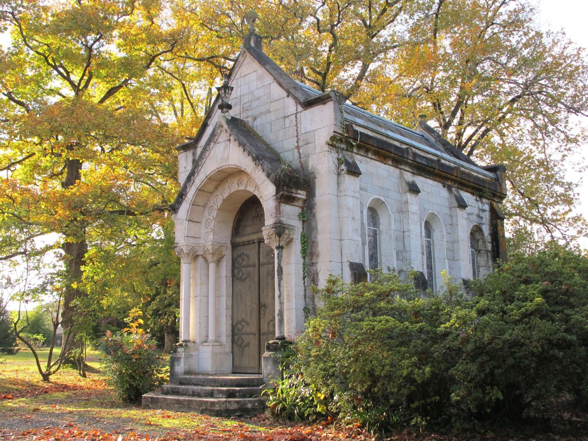 Chouhour ermita, Hiriburu