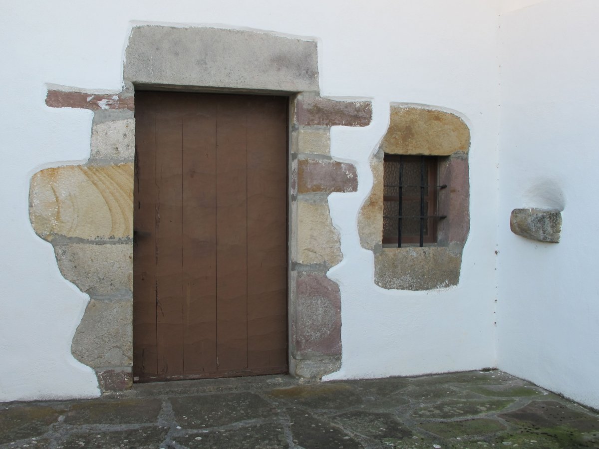 N. S. de los Dolores ermita, Saldias