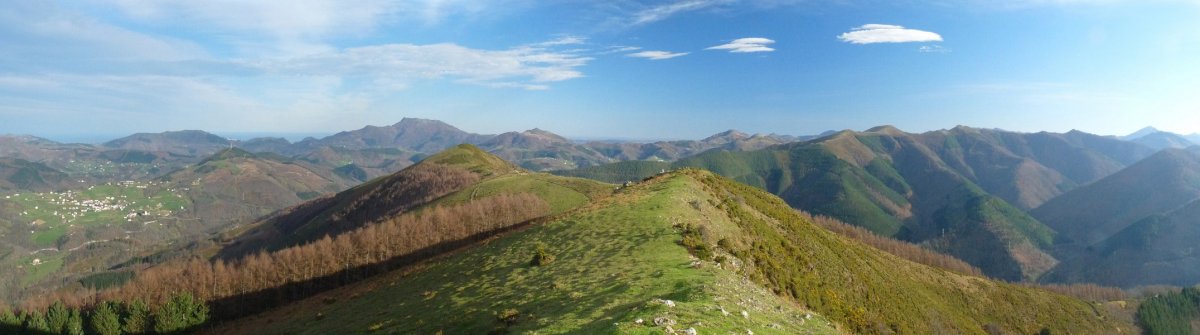 Panorama Apaolako gailurretik iparralderantz