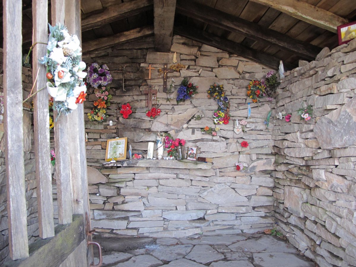 Ermita Ihizelaia inguruan, Azkaine