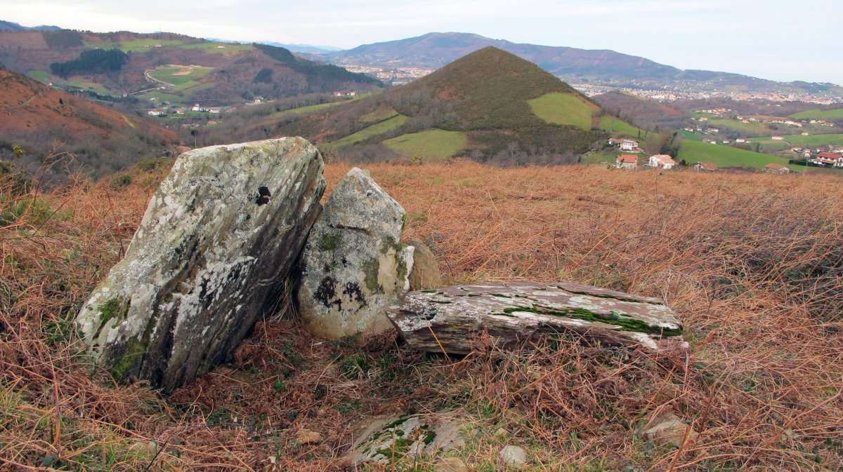 Galbario 1 trikuharria, Urruña