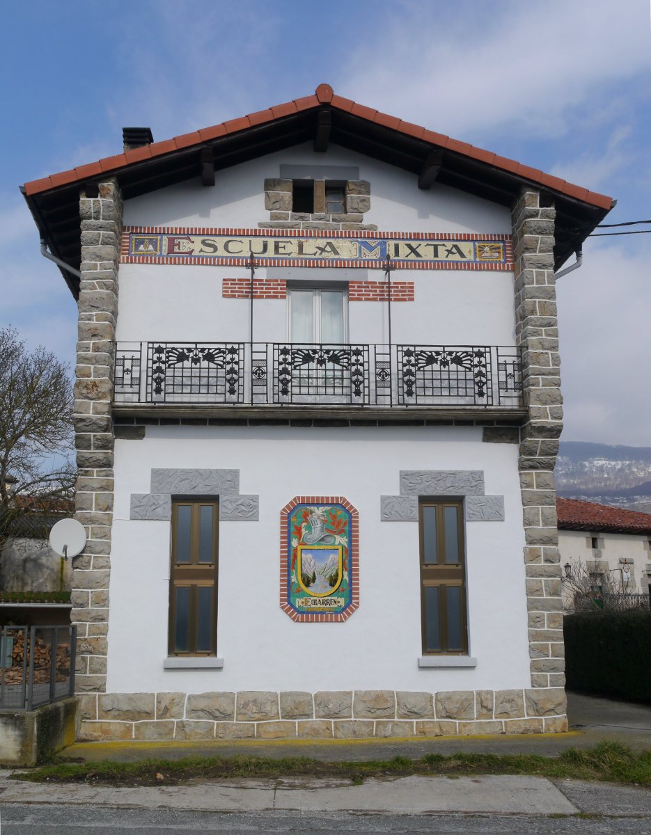 Eskola zaharra, Etxarren