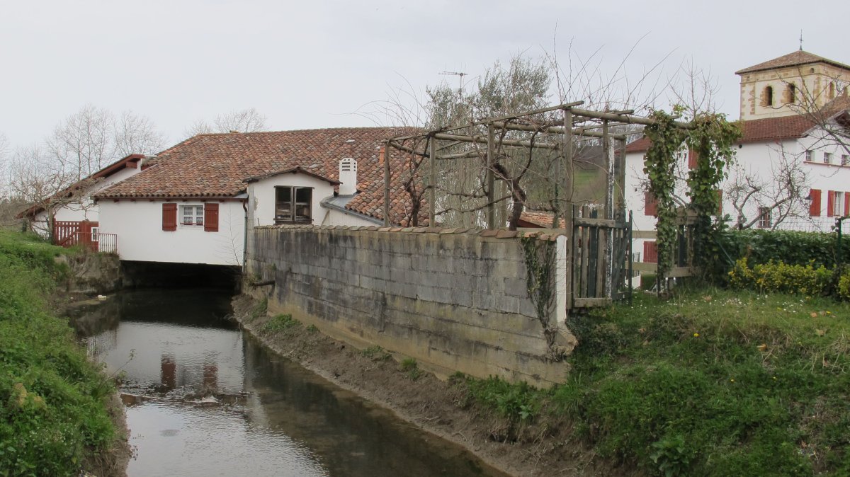 Plazako Errota (XIV en mendea), Senpere