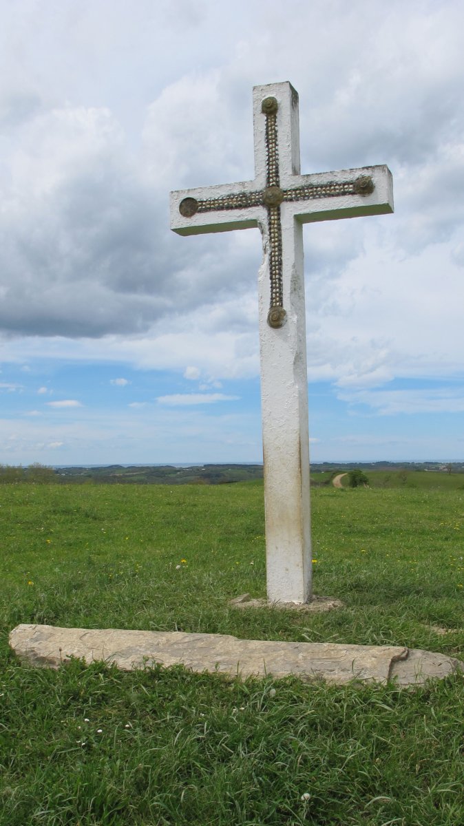 Larreko Gurutzea, Senpere