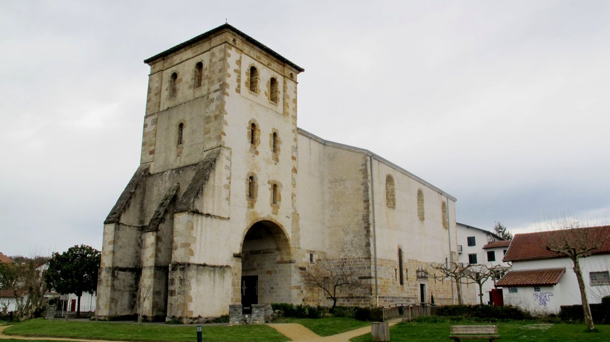 Saint Pierre eliza, Senpere