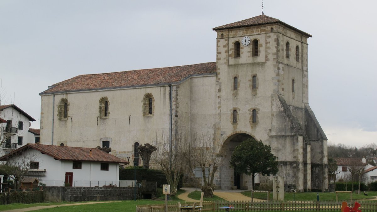 Saint Pierre eliza, Senpere