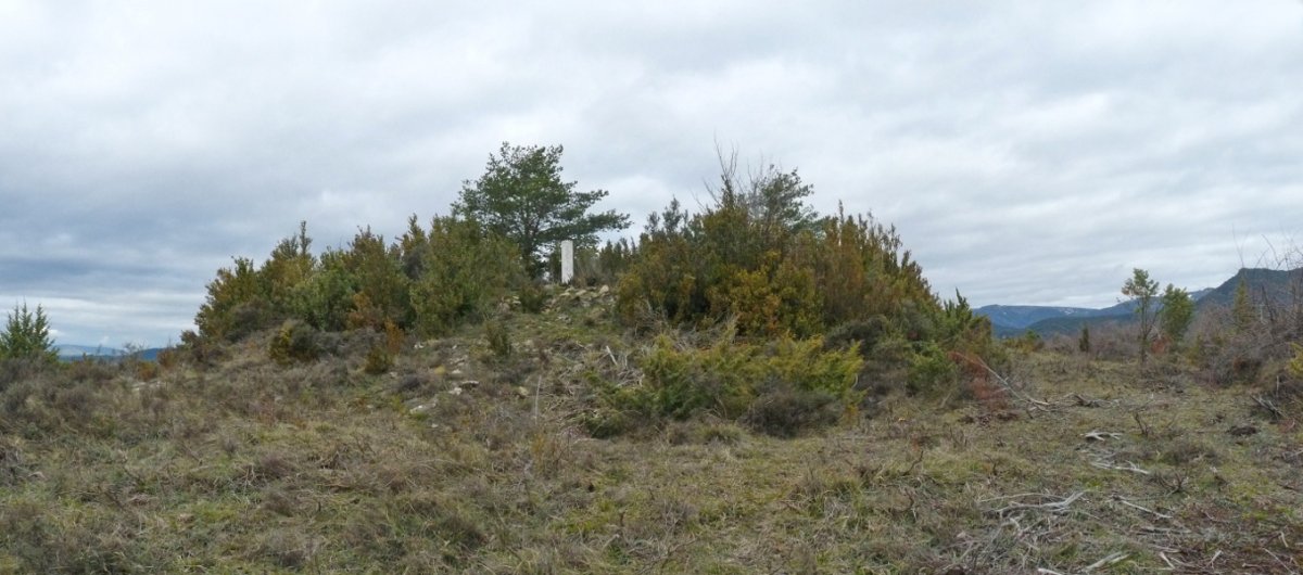 Salbatoriko gailurra, ustez ermitaren arrastoen gainean