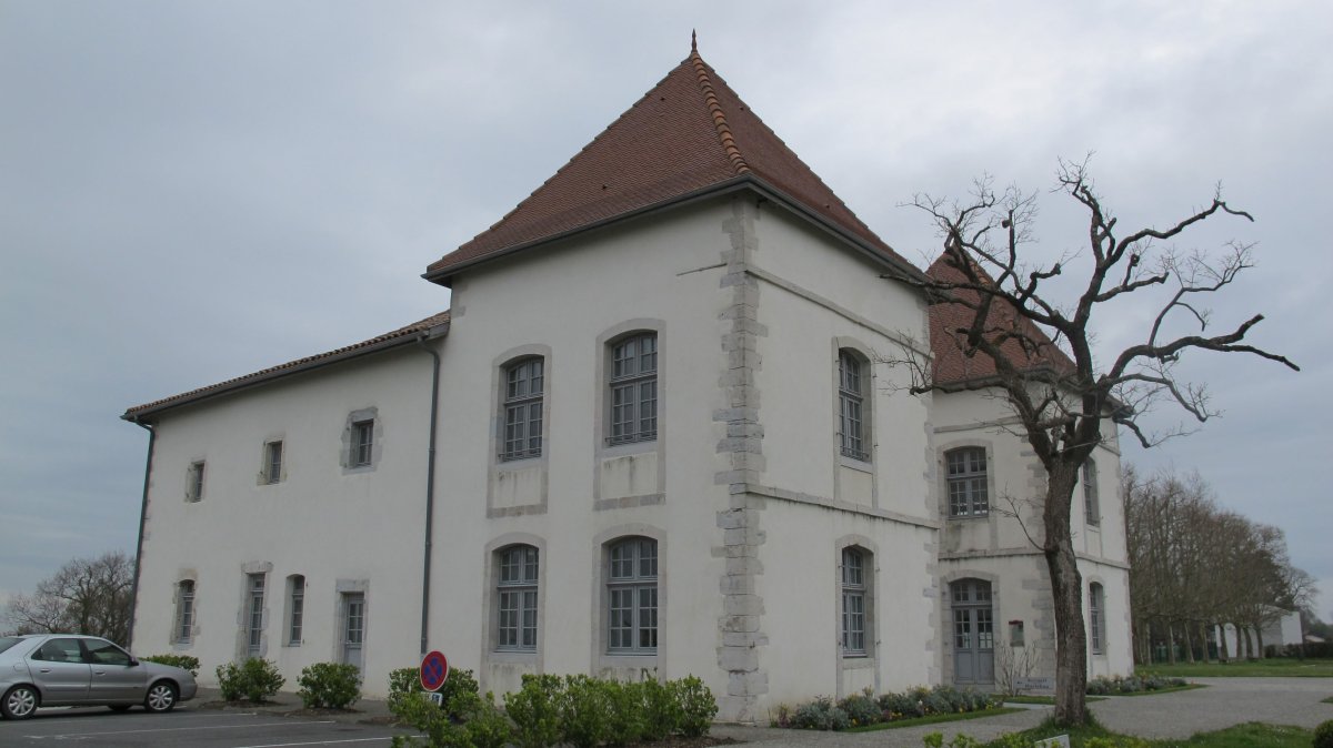 Agerria jauregia (Udaletxea), Mugerre