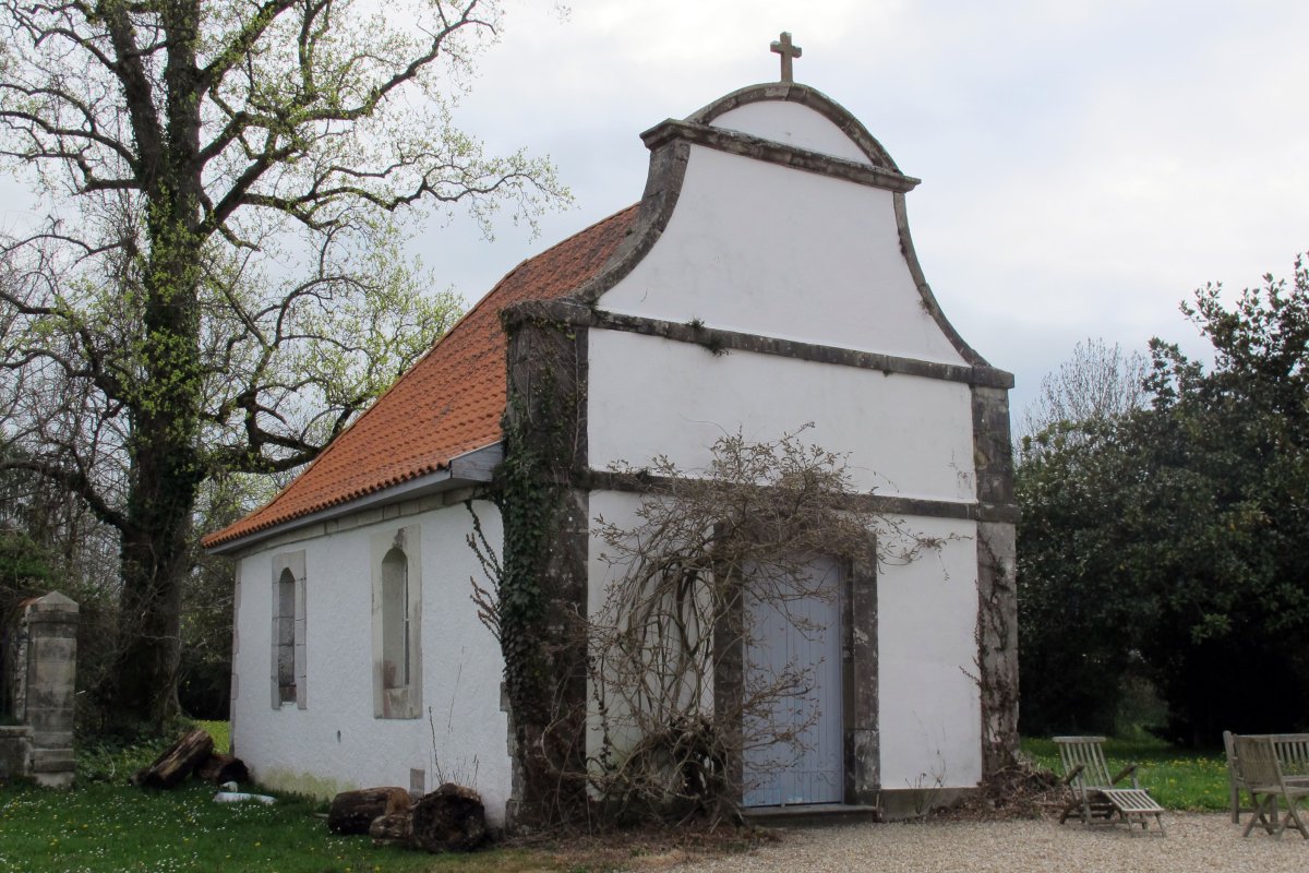 Naguile ermita pribatua, Mugerre