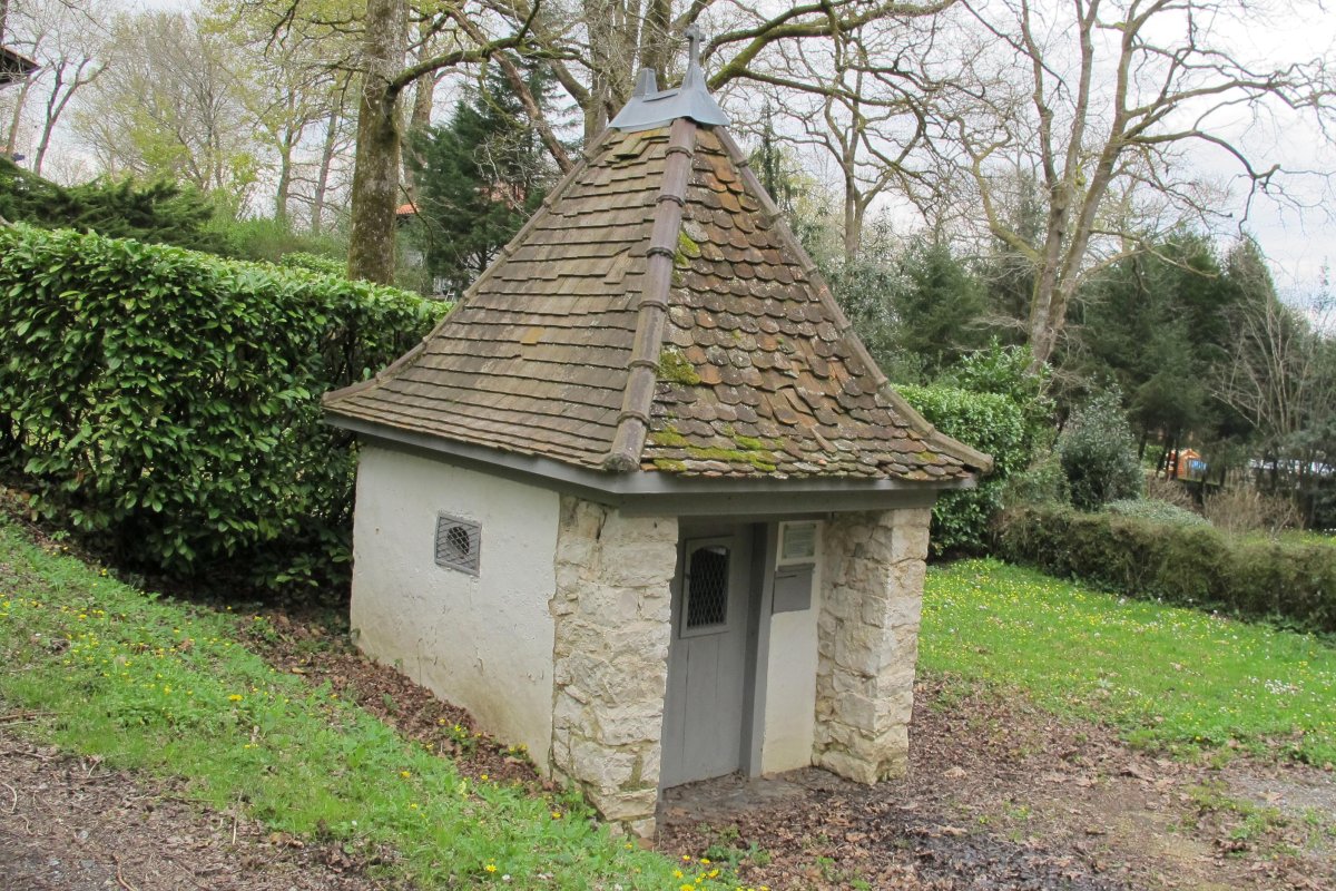 Amabirjinaren ermita, Leuntze