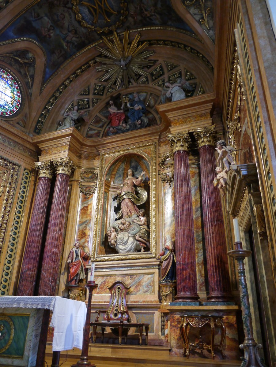 Santa Maria eliza, Etxalar