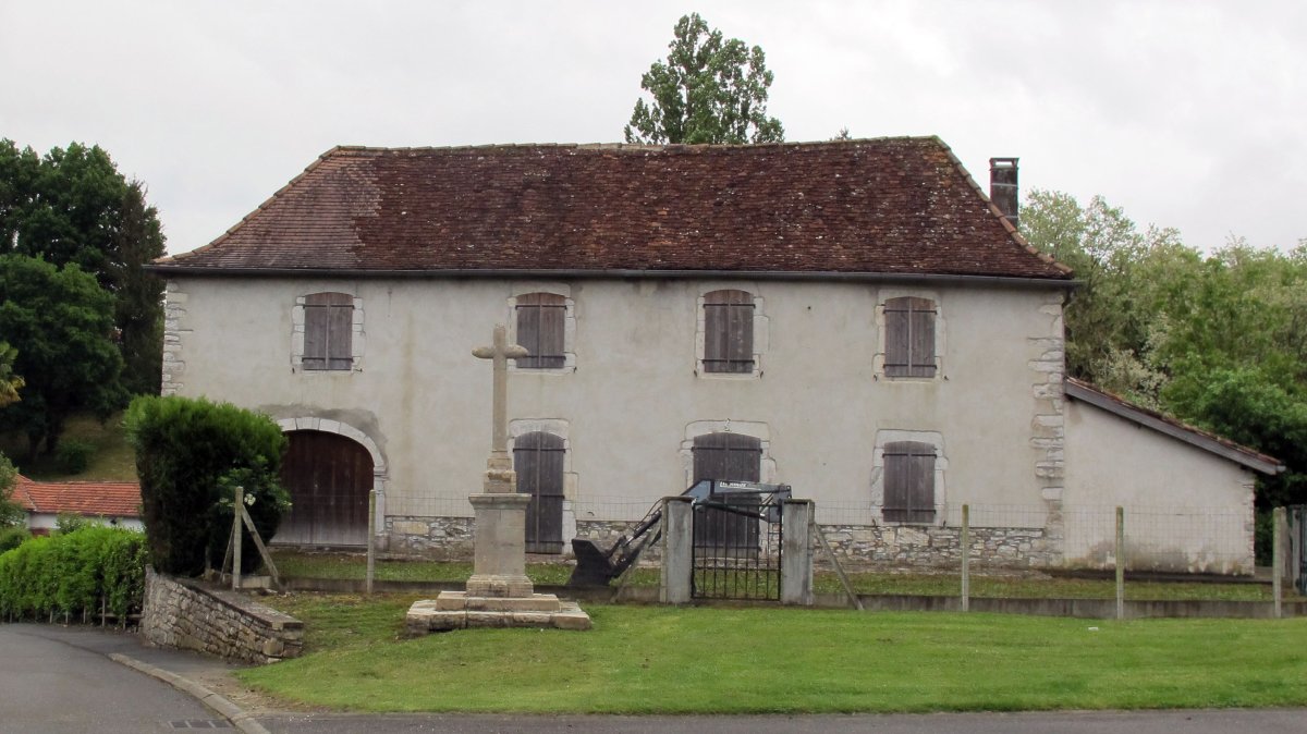 Saudabe jauregia eta kruzeroa, Akamarre