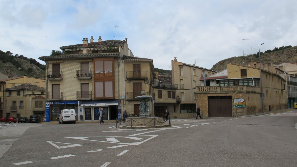 Plaza la Cruz, Faltzes