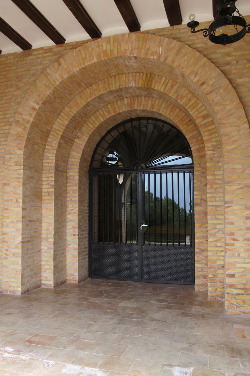 Basilica del Salbador, Faltzes