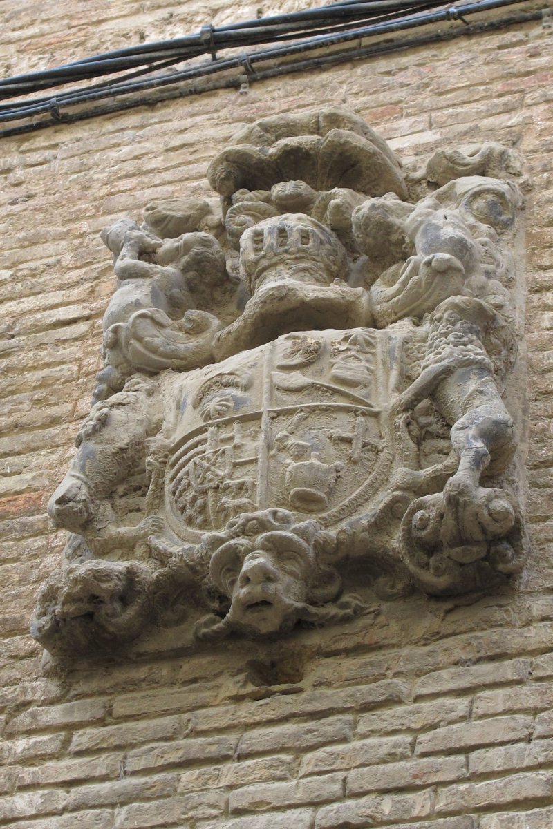 Etxe bateko armarria, Faltzes