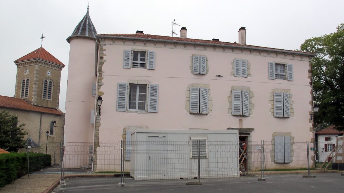 Salha jauregia, Bardoze