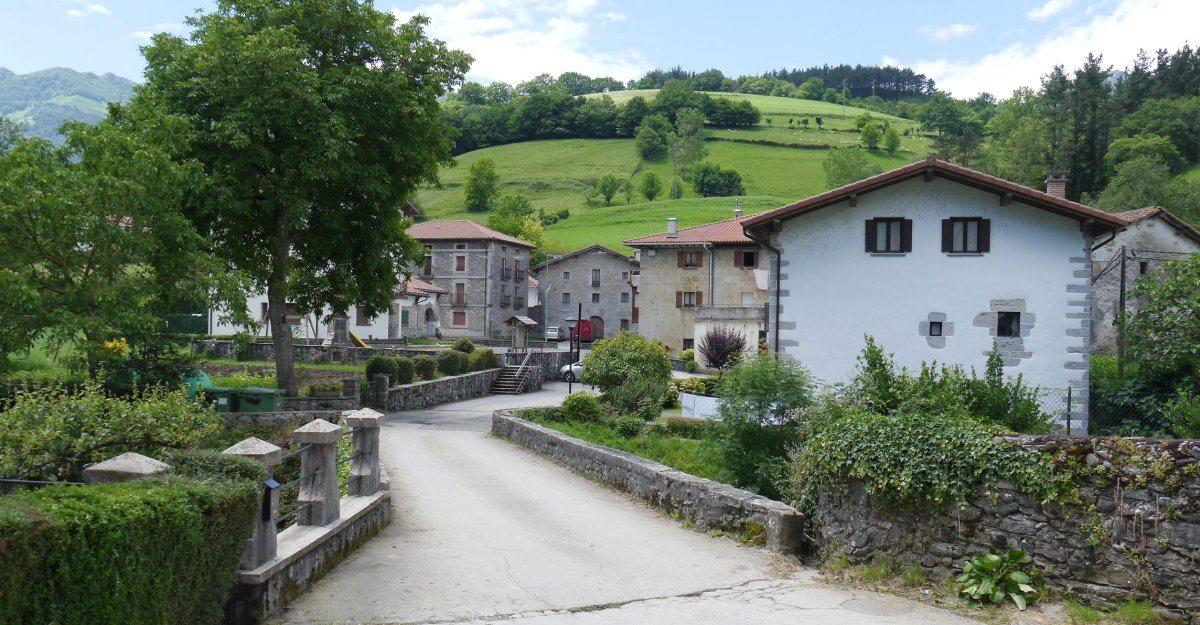 Arribe, elizaren ondotik