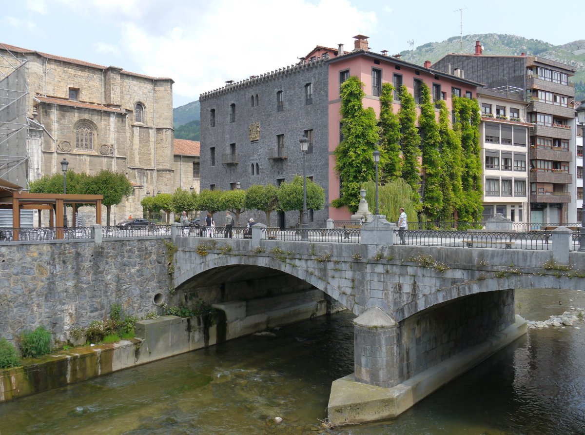 Idiakez jauregia, Azkoitia