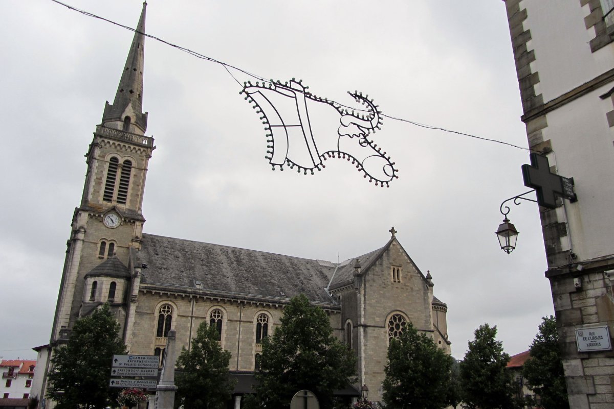 San Juan Bautista eliza, Hazparne