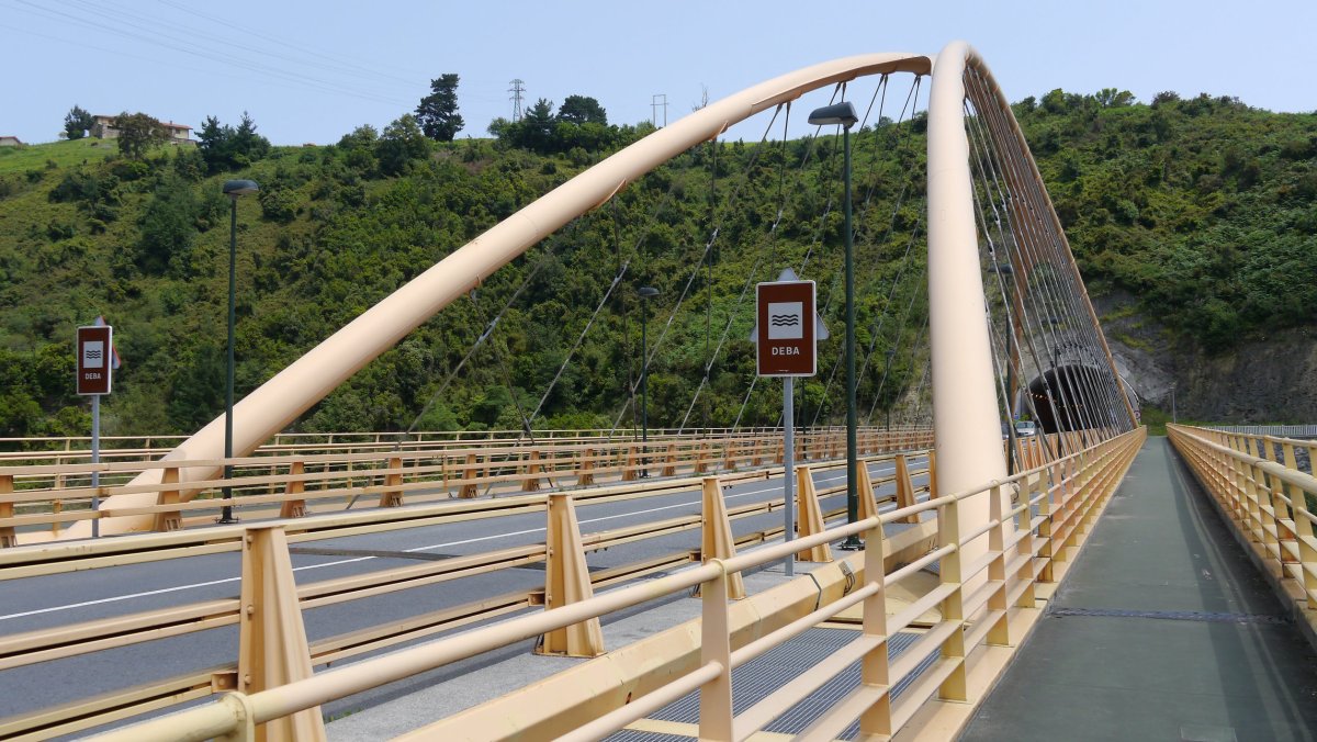 Zubi berria Deba gainean