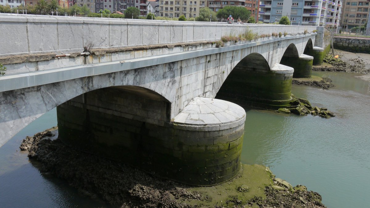 Deba gaineko zubi zaharra