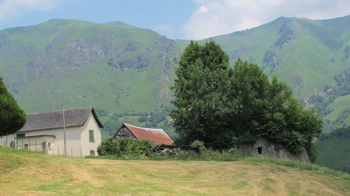 San Lorenzo ermitaren hondakinak, Kaserna