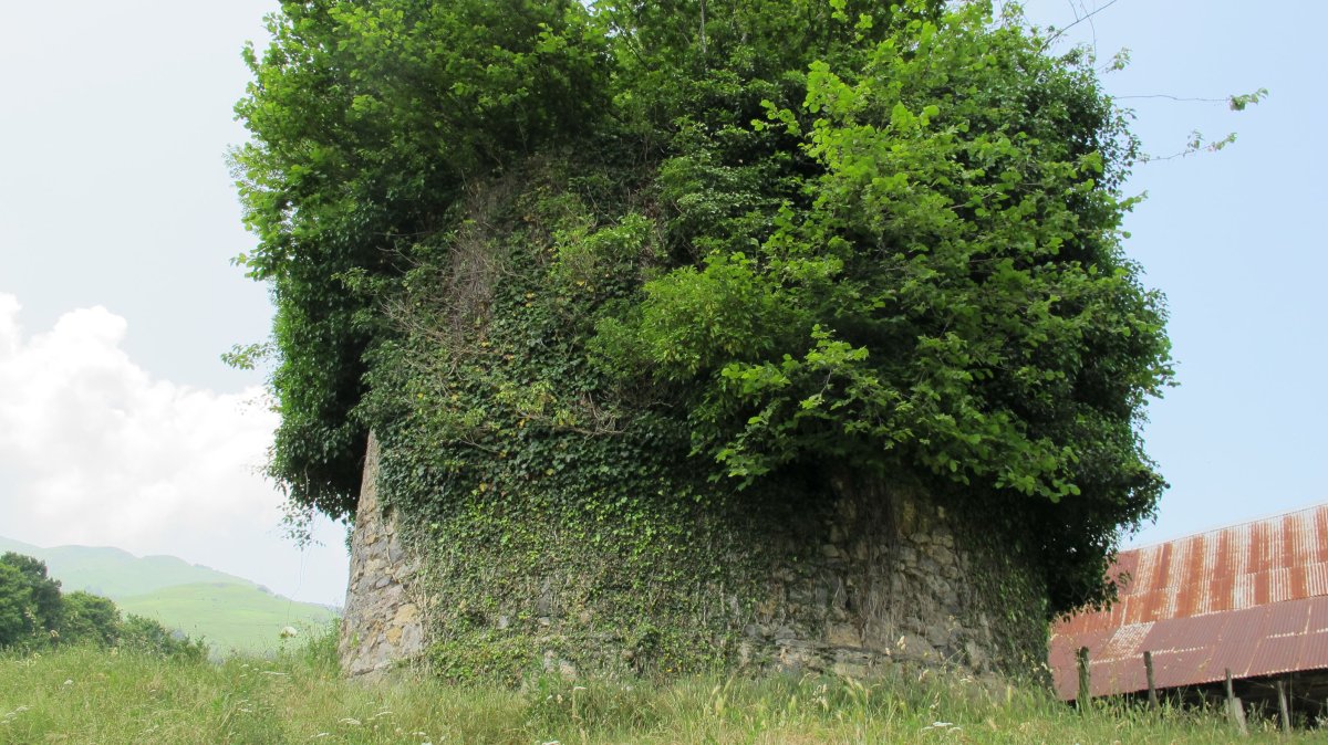 San Lorenzo ermitaren hondakinak, Kaserna