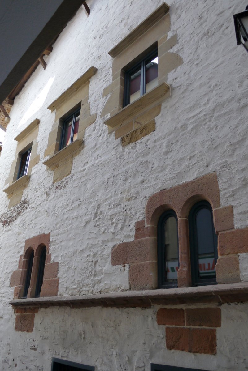 Luardo dorretxea, Mutriku