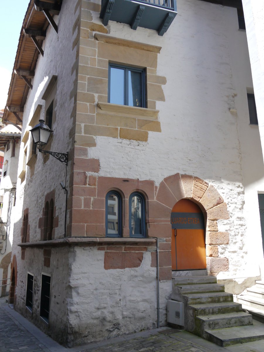 Luardo dorretxea, Mutriku