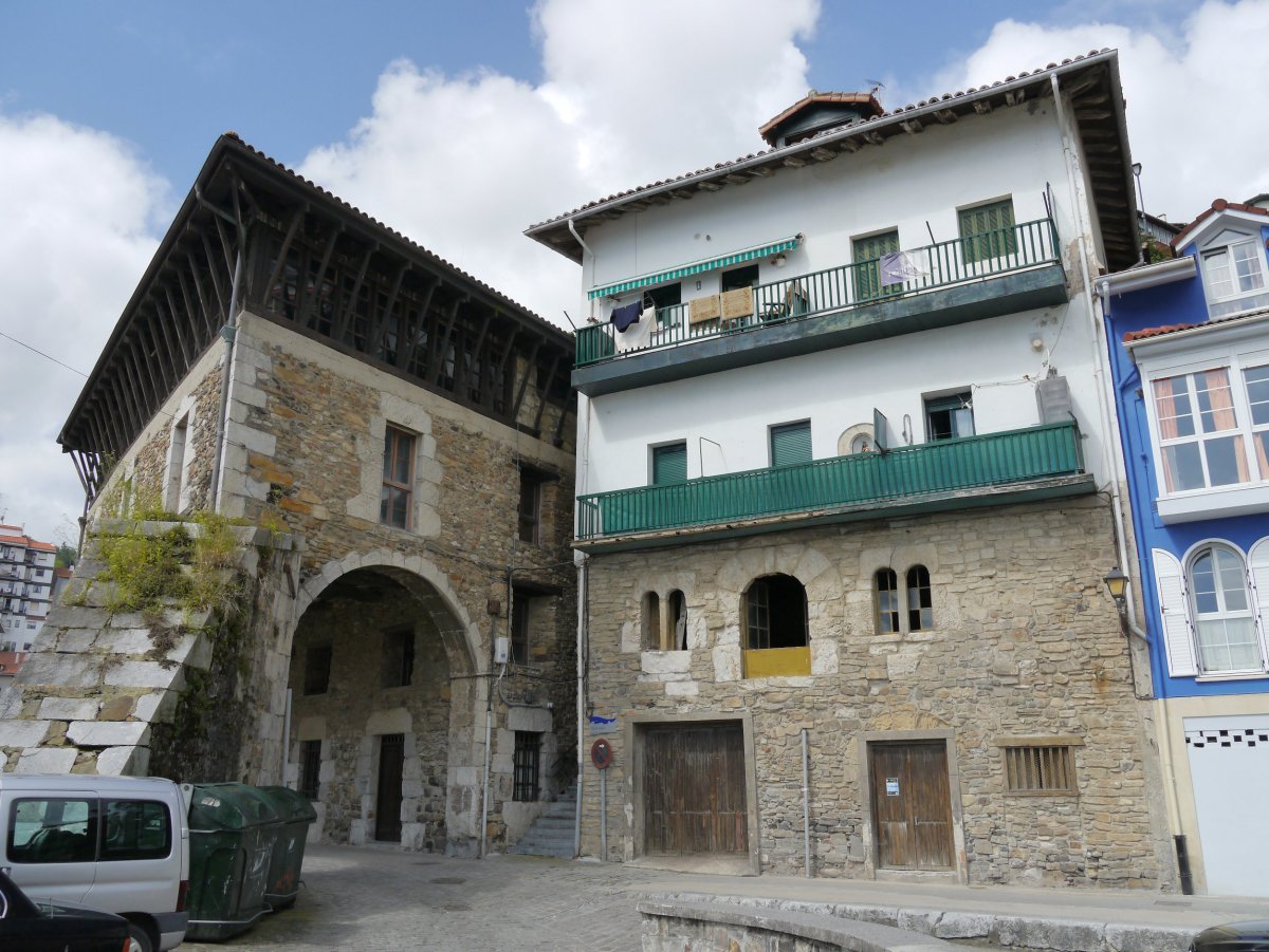 Lonja Zaharra eta Moilako dorretxea, Mutriku